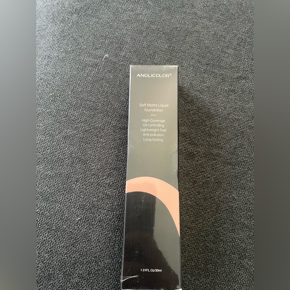 Anglicolor Soft Matte Liquid Foundation